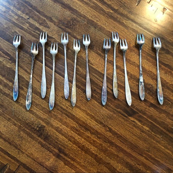 Set of 12 vintage community plate pickle forks - Picture 1 of 6